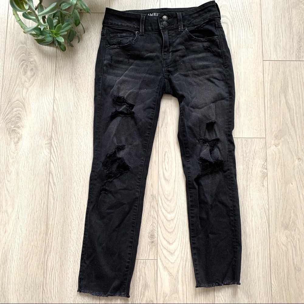 AE- Black Distressed Ripped Jegging